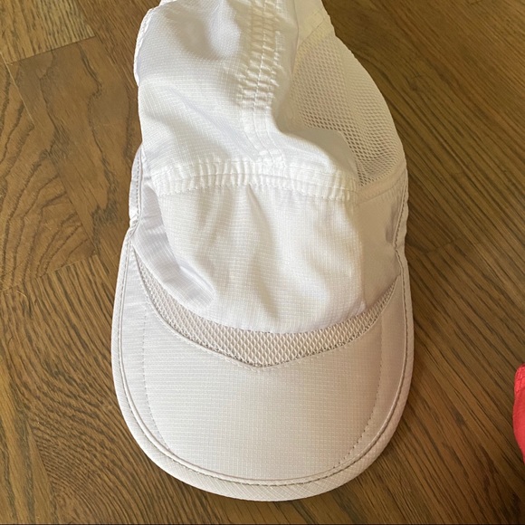 white nike running hat